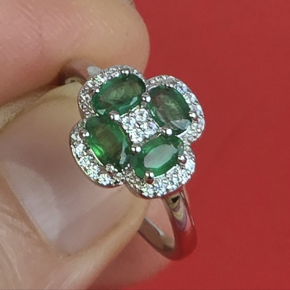 925 Sterling Silver Flower Ring with Natural Emerald Gem & Cz - Picture 2 of 9